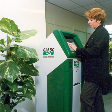 Totem interativo na recepção do CIASC